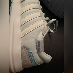 🦋 Adidas Size 8 1/2 🦋